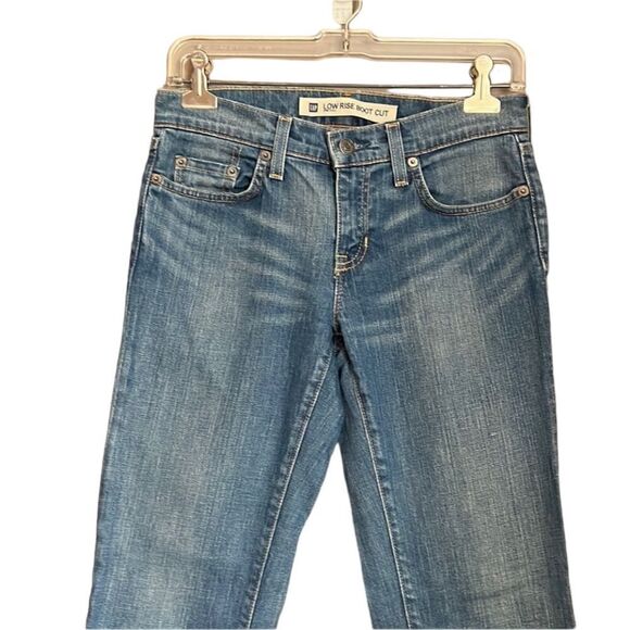 3 for $30! Gap low rise boot cute jeans. Size 2 - Picture 2 of 8